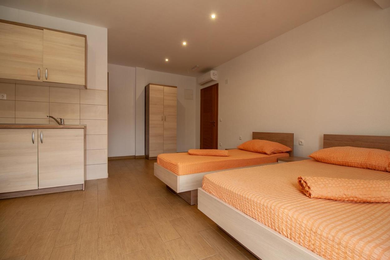 Villa Anteo Uz Plazu Sa Privatnim Parkingom Neum Kültér fotó