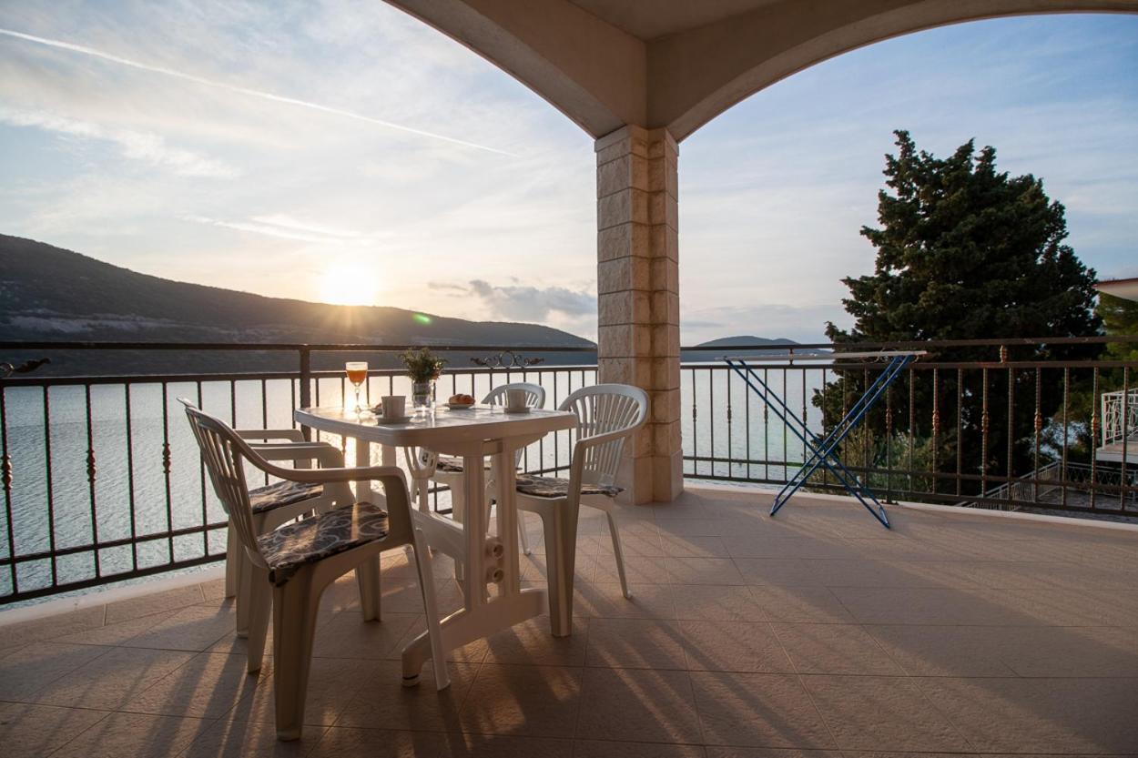 Villa Anteo Uz Plazu Sa Privatnim Parkingom Neum Kültér fotó