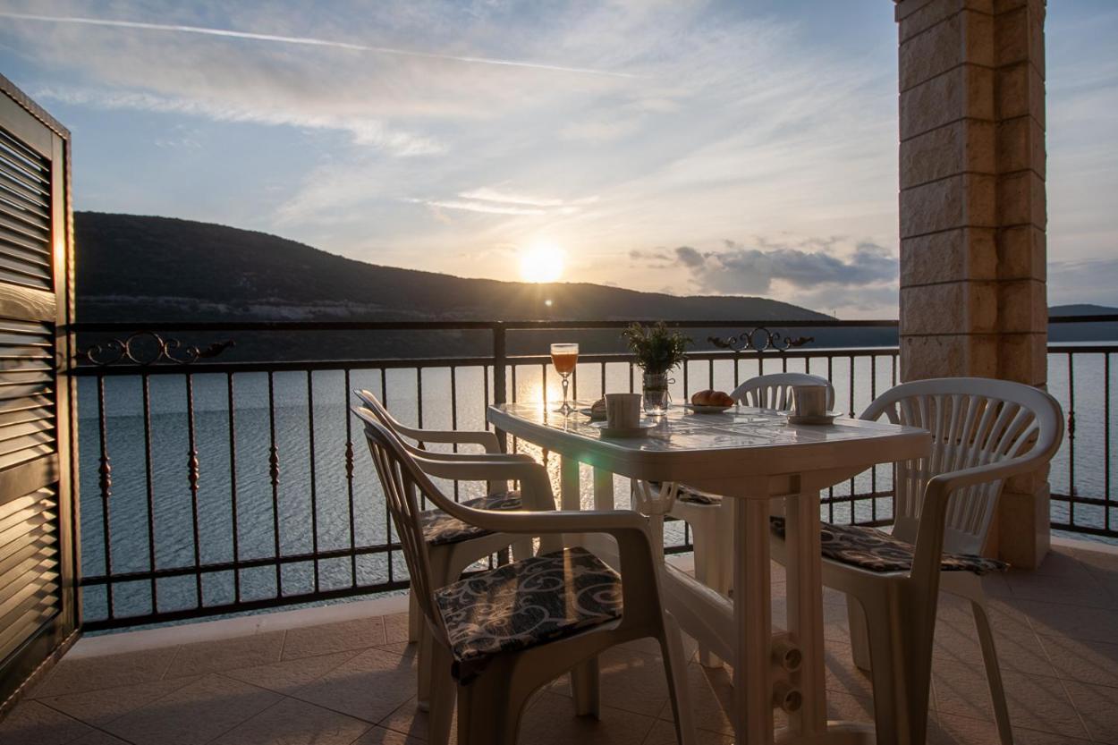 Villa Anteo Uz Plazu Sa Privatnim Parkingom Neum Kültér fotó