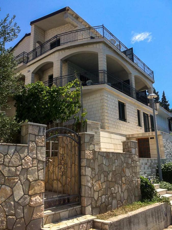Villa Anteo Uz Plazu Sa Privatnim Parkingom Neum Kültér fotó