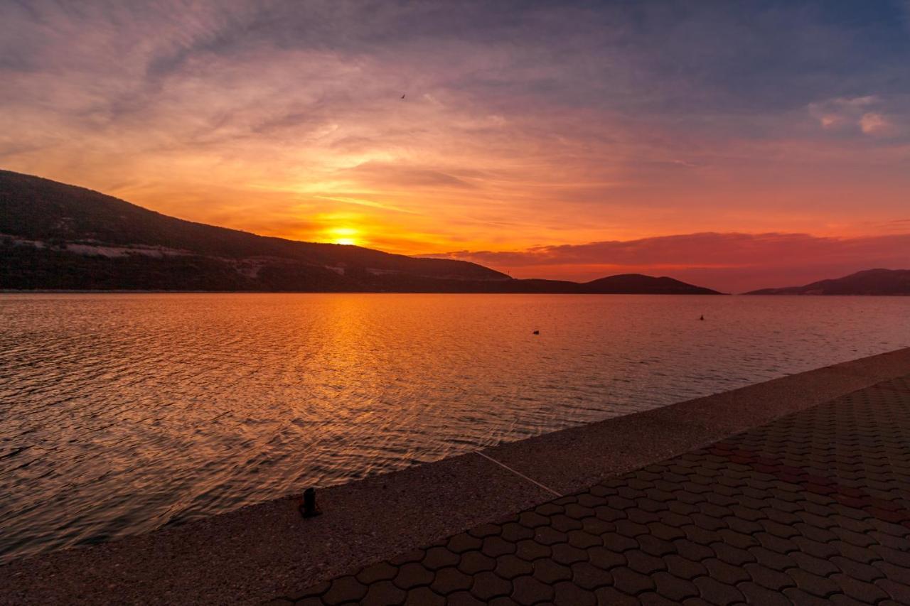 Villa Anteo Uz Plazu Sa Privatnim Parkingom Neum Kültér fotó