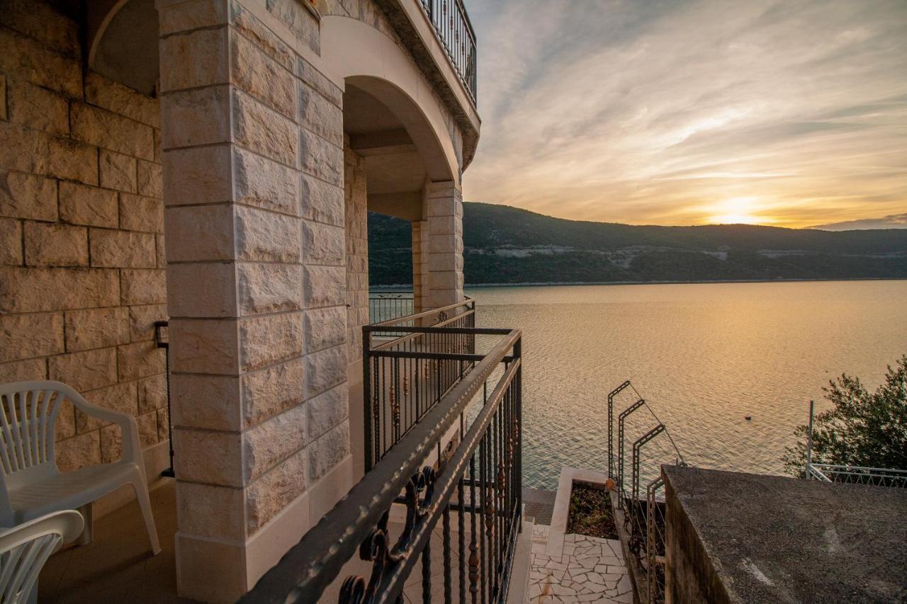 Villa Anteo Uz Plazu Sa Privatnim Parkingom Neum Kültér fotó
